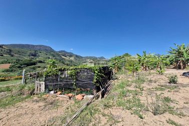 Ch&aacute;cara &agrave; venda - 100m&sup2; - Bairro Santa Luzia