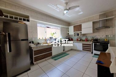 Casa &agrave; venda - 250m&sup2; - Jardim Rio Branco