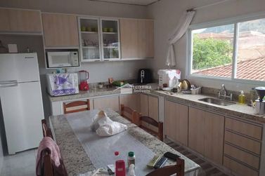 Casa &agrave; venda - 250m&sup2; - Centro