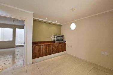 Casa &agrave; venda - 250m&sup2; - Vila Buzato