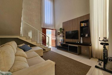 Casa &agrave; venda - 250m&sup2; - Jardim Mantiqueira II