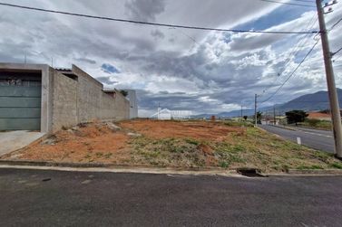 Terreno &agrave; venda - 528m&sup2; - Veredas da Serra