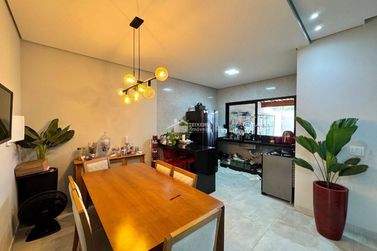 Casa &agrave; venda - 100m&sup2; - Jardim Heloisa