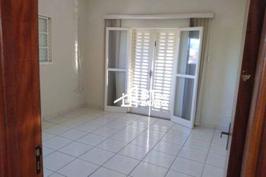 Casa &agrave; venda - 216m&sup2; - Centro