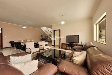 Casa &agrave; venda - 304m&sup2; - Mantiqueira Boulevard