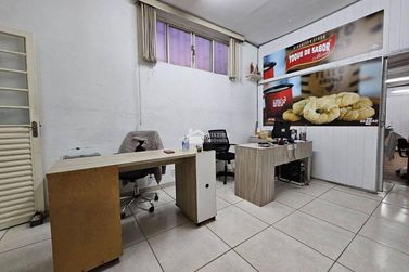 Sal&atilde;o Comercial &agrave; venda - 250m&sup2; - Centro
