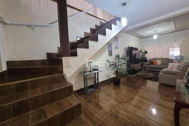 Casa &agrave; venda - 340m&sup2; - Centro
