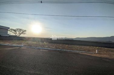Terreno &agrave; venda - 535m&sup2; - Village