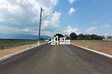 Terreno &agrave; venda - 300m&sup2; - Condominio Village