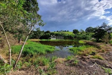S&iacute;tio &agrave; venda - 180m&sup2; - Zona Rural