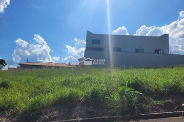 Terreno &agrave; venda - 300m&sup2; - Jardim Portal da Mantiqueira