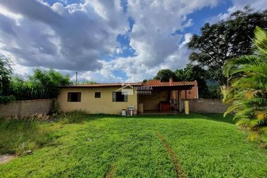 Ch&aacute;cara &agrave; venda - 650m&sup2; - Bairro Retirinho