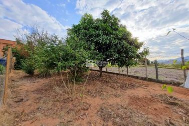 Ch&aacute;cara &agrave; venda - 750m&sup2; - Retirinho