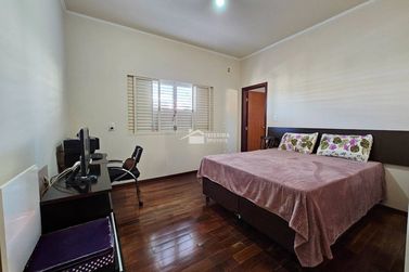 Casa &agrave; venda - 300m&sup2; - Jardim Bela Vista