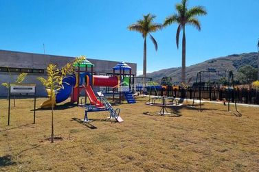 Terreno &agrave; venda - 1000m&sup2; - Quinta das Flores