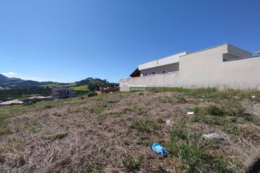 Terreno &agrave; venda - 300m&sup2; - Veredas da Serra