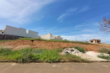Terreno &agrave; venda - 334m&sup2; - Portal da Mantiqueira