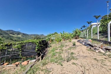 Ch&aacute;cara &agrave; venda - 100m&sup2; - Bairro Santa Luzia