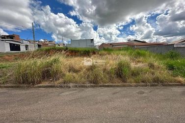 Terreno &agrave; venda - 200m&sup2; - Jardim Mirante