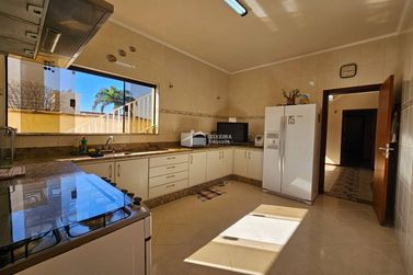Casa &agrave; venda - 300m&sup2; - Jardim Bela Vista