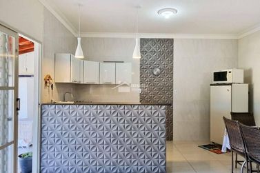 Ch&aacute;cara &agrave; venda - 150m&sup2; - Zona Rural