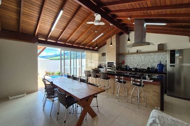 Casa &agrave; venda - 203m&sup2; - Jardim Mantiqueira II