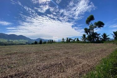Terreno &agrave; venda - 4000m&sup2; - Retirinho
