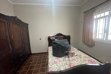Casa &agrave; venda - 300m&sup2; - Centro