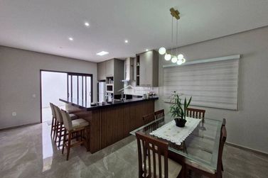 Casa &agrave; venda - 1754m&sup2; - Jardim Rio Verde