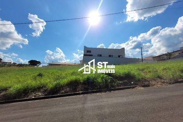 Terreno &agrave; venda - 300m&sup2; - Jardim Mantiqueira