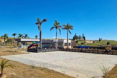 Terreno &agrave; venda - 1000m&sup2; - Quinta das Flores