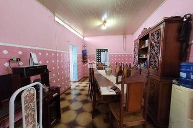 Casa &agrave; venda - 204m&sup2; - Centro