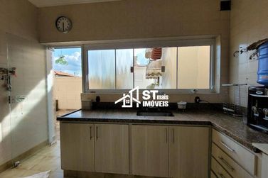 Casa &agrave; venda - 334m&sup2; - Centro