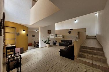 Casa &agrave; venda - 320m&sup2; - Vila Mosconi