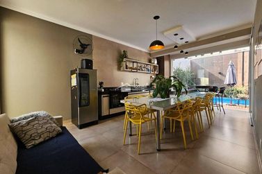 Casa &agrave; venda - 250m&sup2; - Jardim Mantiqueira II