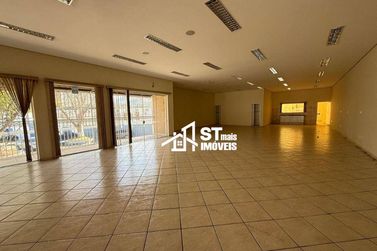 Sal&atilde;o Comercial para alugar - 300m&sup2; - Centro