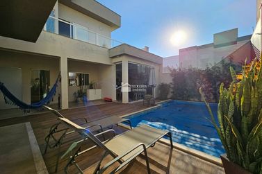 Casa &agrave; venda - 250m&sup2; - Jardim Mantiqueira II
