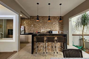 Casa &agrave; venda - 300m&sup2; - Vila Buzato