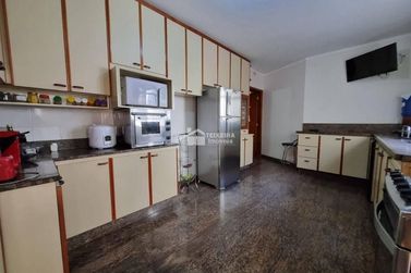 Casa &agrave; venda - 427m&sup2; - Centro