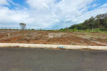 Terreno &agrave; venda - 200m&sup2; - Jardim Lima