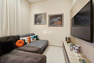Casa &agrave; venda - 300m&sup2; - Vila Buzato