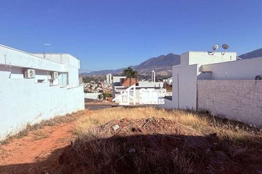 Terreno &agrave; venda - 330m&sup2; - Jardim It&aacute;lia