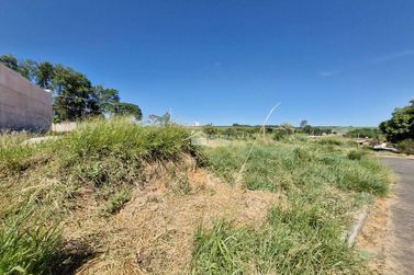 Terreno &agrave; venda - 205m&sup2; - Jardim Village