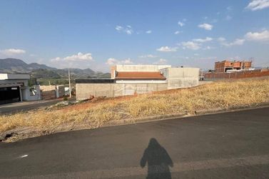 Terreno &agrave; venda - 298m&sup2; - Veredas da Serra