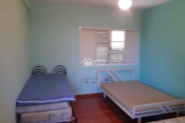 Ch&aacute;cara &agrave; venda - 300m&sup2; - Clube Uva