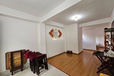 Casa &agrave; venda - 300m&sup2; - Centro