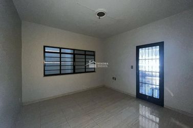 Casa para alugar - 180m&sup2; - Centro