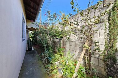 Ch&aacute;cara &agrave; venda - 90m&sup2; - Zona Rural