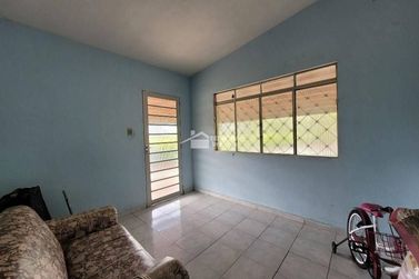 Ch&aacute;cara &agrave; venda - 190m&sup2; - Zona Rural