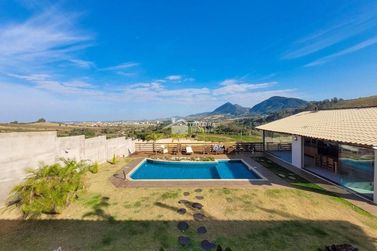 Ch&aacute;cara &agrave; venda - 302m&sup2; - Palestrina